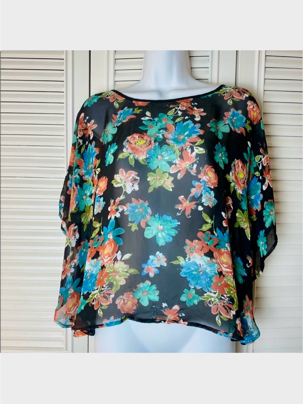 Wing Sleeve Floral Blouse